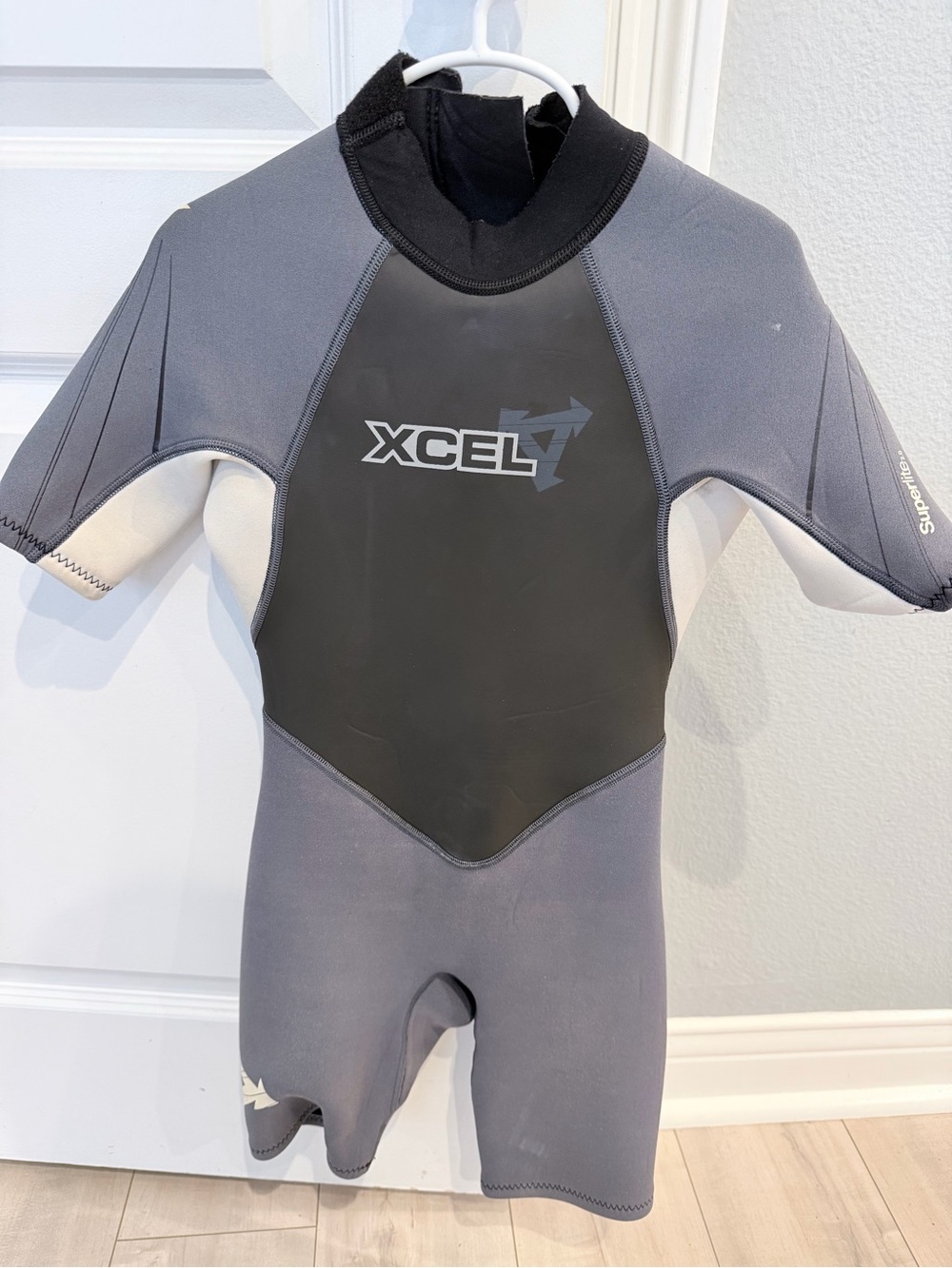 XCEL Kids Short Sleeve Wetsuit Rashguard - Gray/Black